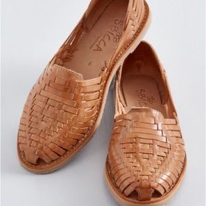 ModCloth Woven Wanderer Huaraches Flats